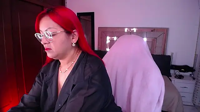 Snapshot of salomecastro_ chatting on 10-13-25, 03:28 salomecastro online show from 10-13-25, 03:28