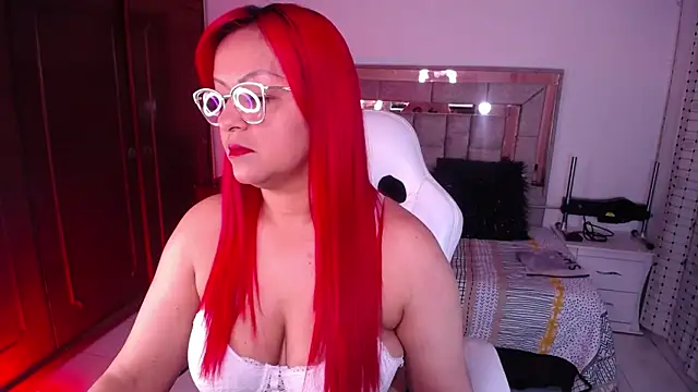 Snapshot of salomecastro_ chatting on 10-28-25, 03:32 salomecastro online show from 10-28-25, 03:32