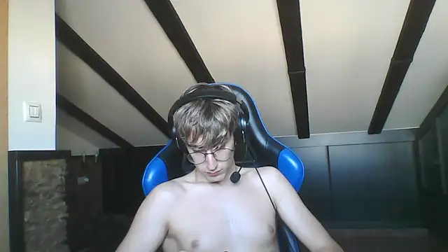 Troycm online show from 04-22-26, 11:01