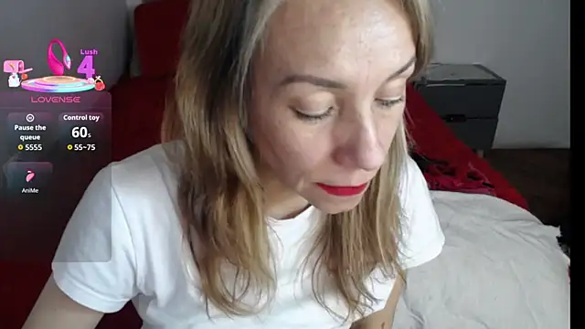 cristin doll  online show from 11-18-25, 04:11