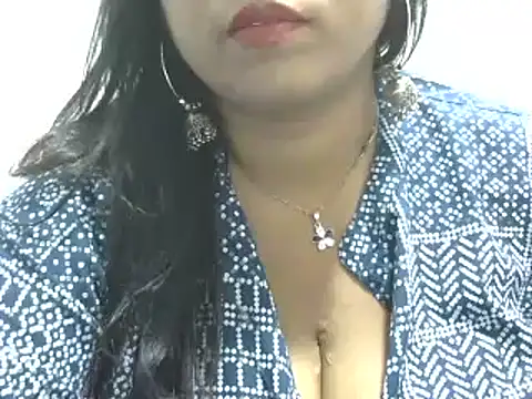 Snapshot of ROSEE_MERRYYYY chatting on 01-05-25, 03:13 ROSEE MERRYYYY online show from 01-05-25, 03:13