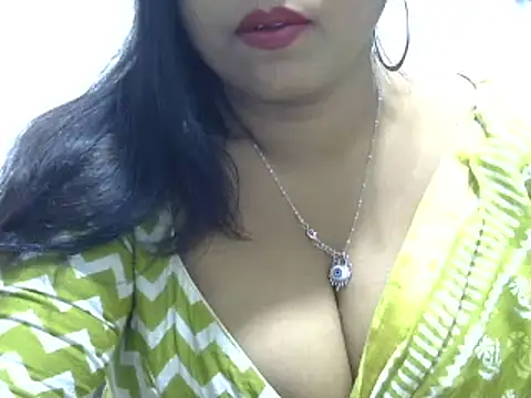 Snapshot of ROSEE_MERRYYYY chatting on 02-15-25, 06:01 ROSEE MERRYYYY online show from 02-15-25, 06:01