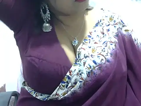 Snapshot of ROSEE_MERRYYYY chatting on 02-16-25, 12:10 ROSEE MERRYYYY online show from 02-16-25, 12:10