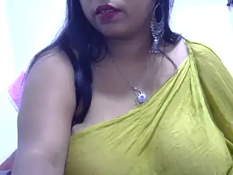 Snapshot of ROSEE_MERRYYYY chatting on 03-18-25, 12:58 ROSEE MERRYYYY online show from 03-18-25, 12:58