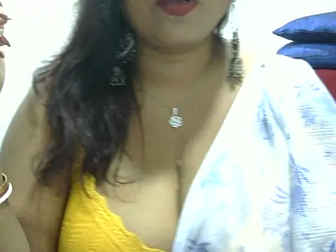 Snapshot of ROSEE_MERRYYYY chatting on 09-25-25, 07:39 ROSEE MERRYYYY online show from 09-25-25, 07:39