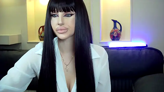 Snapshot of Lady_Joli chatting on 12-18-25, 03:07 Lady Joli online show from 12-18-25, 03:07