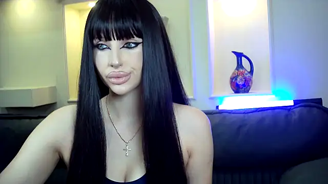 Snapshot of Lady_Joli chatting on 12-20-25, 09:38 Lady Joli online show from 12-20-25, 09:38