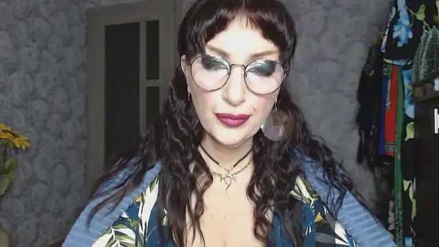 Aziza1 online show from 11-18-25, 08:35