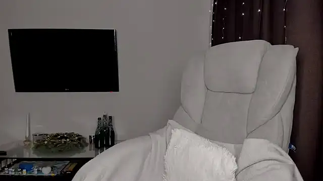 SeasonalSomeone online show from 12-19-24, 08:13