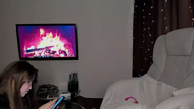 SeasonalSomeone online show from 02-08-25, 04:57