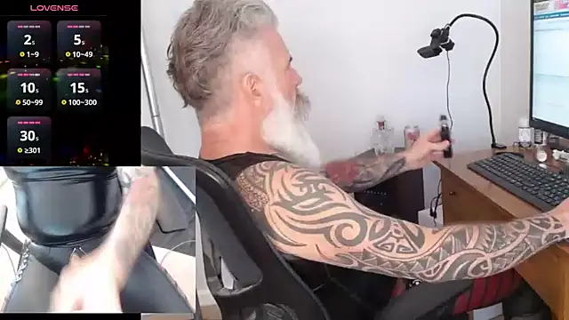 Snapshot of njdbear chatting on 02-18-25, 08:36 njdbear online show from 02-18-25, 08:36