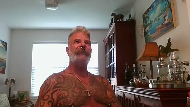 Snapshot of njdbear chatting on 09-20-25, 10:11 njdbear online show from 09-20-25, 10:11
