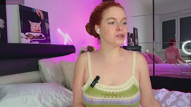 Snapshot of YammyPie chatting on 11-23-25, 05:57 YammyPie online show from 11-23-25, 05:57