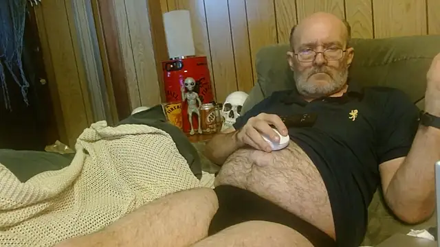 Snapshot of snickers1 chatting on 09-14-25, 01:43 snickers1 online show from 09-14-25, 01:43
