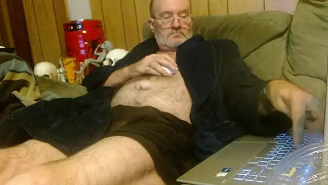 Snapshot of snickers1 chatting on 10-12-25, 02:32 snickers1 online show from 10-12-25, 02:32
