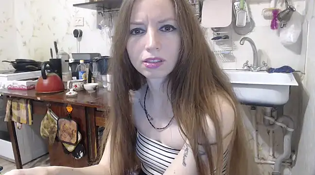 Snapshot of mimimi28 chatting on 02-05-25, 06:15 mimimi28 online show from 02-05-25, 06:15