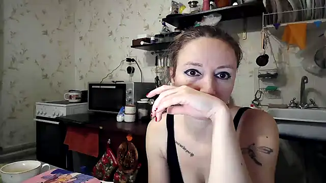 Snapshot of mimimi28 chatting on 02-06-26, 02:20 mimimi28 online show from 02-06-26, 02:20