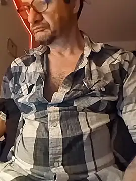 Snapshot of goldeagle1973 chatting on 11-15-25, 03:15 goldeagle1973 online show from 11-15-25, 03:15