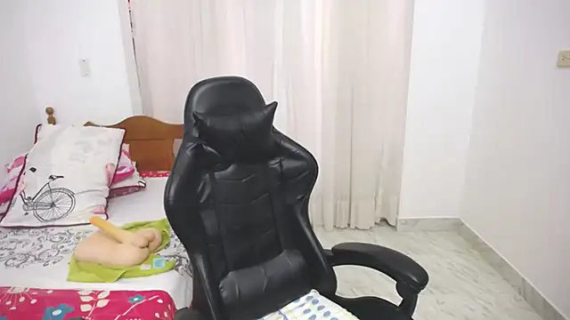 yeslluisa online show from 02-23-25, 05:39