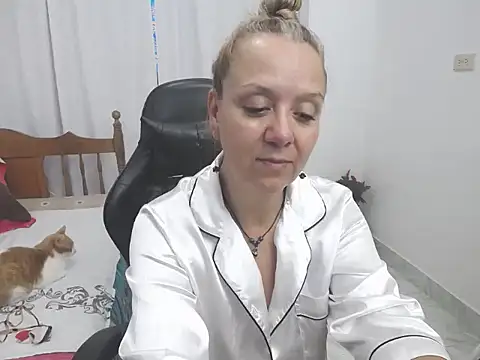 yeslluisa online show from 04-12-26, 08:58