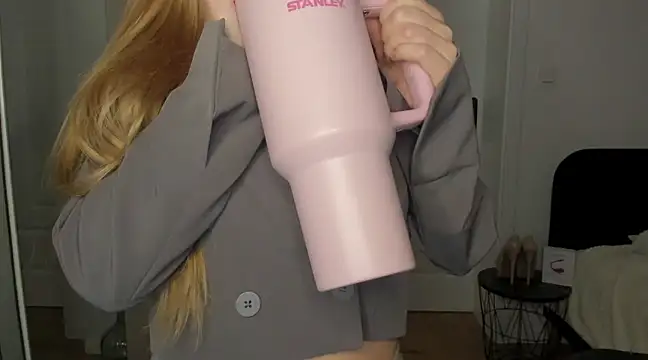 Snapshot of sexyCoralie chatting on 02-04-25, 06:06 sexyCoralie online show from 02-04-25, 06:06