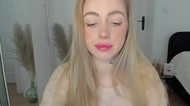 Snapshot of sexyCoralie chatting on 02-13-25, 07:45 sexyCoralie online show from 02-13-25, 07:45