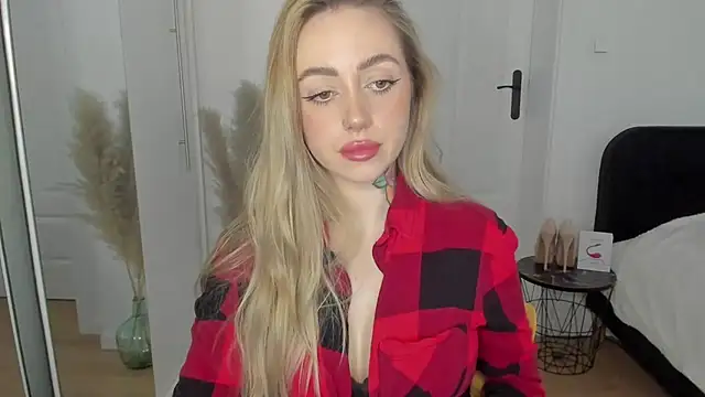 Snapshot of sexyCoralie chatting on 03-13-25, 02:23 sexyCoralie online show from 03-13-25, 02:23