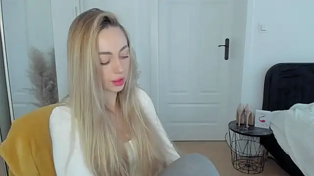 Snapshot of sexyCoralie chatting on 03-17-25, 02:23 sexyCoralie online show from 03-17-25, 02:23