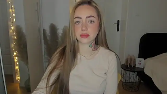 Snapshot of sexyCoralie chatting on 01-19-26, 07:45 sexyCoralie online show from 01-19-26, 07:45