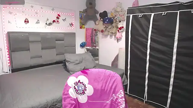 Snapshot of Sharloth_milf chatting on 05-17-26, 09:11 Sharloth milf online show from 05-17-26, 09:11