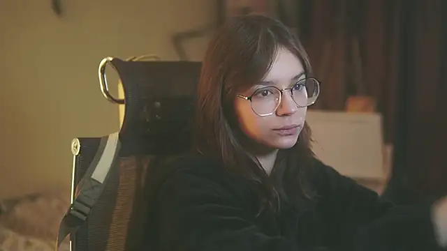 Snapshot of alyssa_sweet chatting on 12-17-25, 06:08 alyssa sweet online show from 12-17-25, 06:08