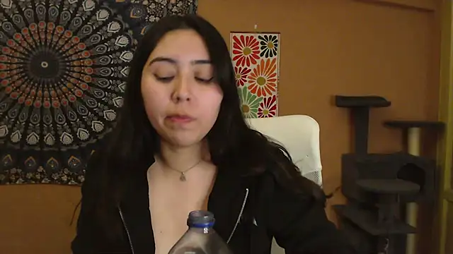 Snapshot of IntimateTales chatting on 01-23-25, 09:18 IntimateTales online show from 01-23-25, 09:18