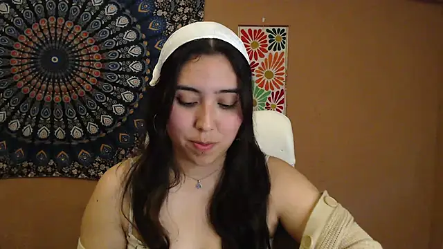 Snapshot of IntimateTales chatting on 02-20-25, 05:51 IntimateTales online show from 02-20-25, 05:51