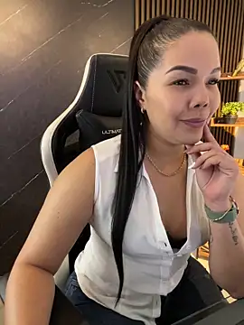 KellyBrooklyn  online show from 04-11-26, 03:38