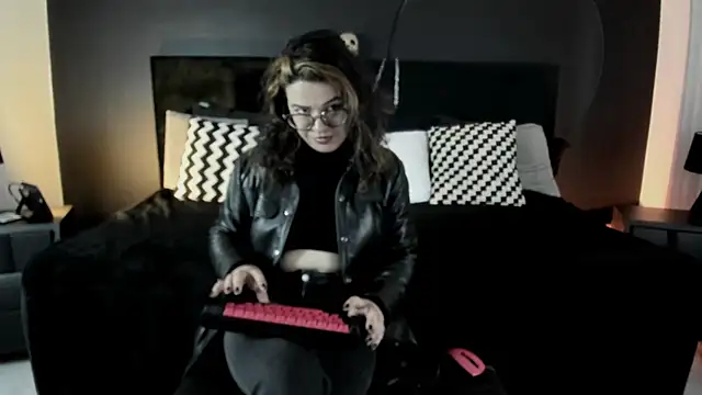  Jade 16 online show from 07-30-26, 11:42