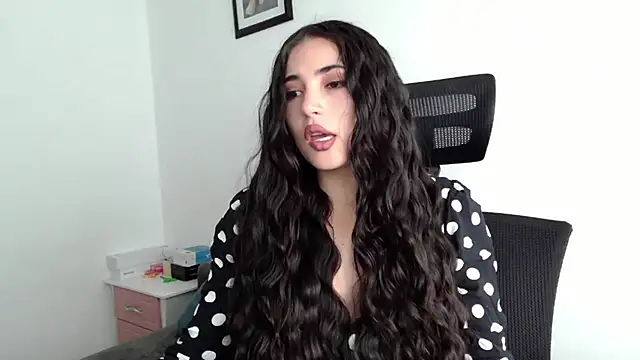 Snapshot of Honey_Aynur20 chatting on 02-02-25, 03:39 Honey Aynur20 online show from 02-02-25, 03:39