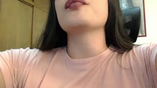 Snapshot of Honey_Aynur20 chatting on 02-26-25, 10:20 Honey Aynur20 online show from 02-26-25, 10:20
