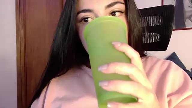 Snapshot of Honey_Aynur20 chatting on 09-10-25, 07:14 Honey Aynur20 online show from 09-10-25, 07:14