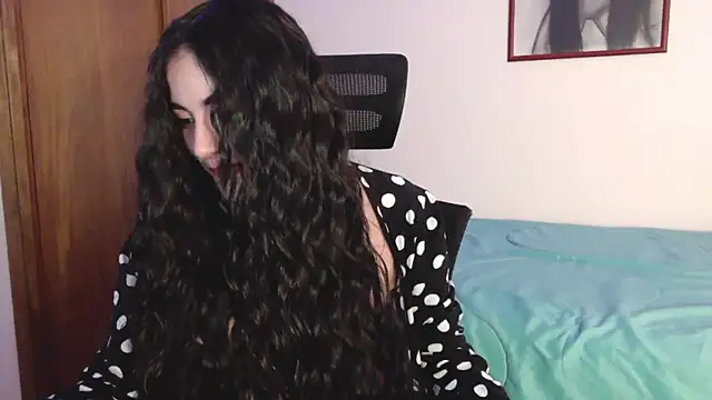 Snapshot of Honey_Aynur20 chatting on 09-18-25, 05:04 Honey Aynur20 online show from 09-18-25, 05:04
