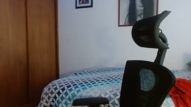 Snapshot of Honey_Aynur20 chatting on 10-26-25, 06:58 Honey Aynur20 online show from 10-26-25, 06:58