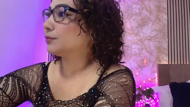 Snapshot of JuliRamirez chatting on 05-24-26, 12:32 JuliRamirez online show from 05-24-26, 12:32