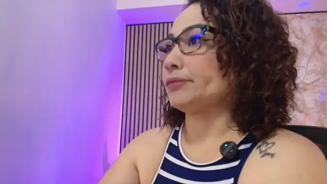 Snapshot of JuliRamirez chatting on 05-29-26, 01:09 JuliRamirez online show from 05-29-26, 01:09