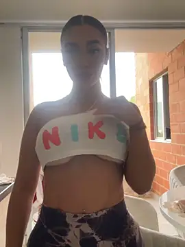 Snapshot of emma_andrew1 chatting on 11-10-25, 02:27 emma andrew1 online show from 11-10-25, 02:27