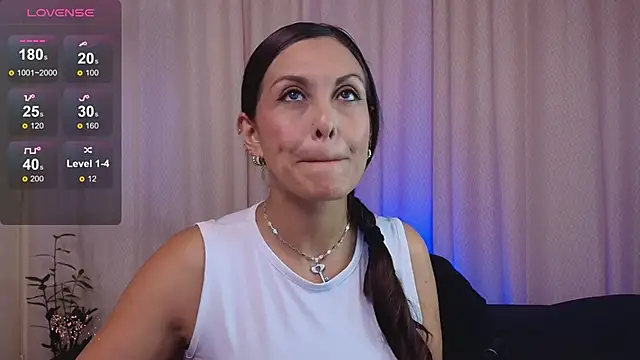 Snapshot of Swetisabella01 chatting on 03-11-25, 03:34 Swetisabella01 online show from 03-11-25, 03:34