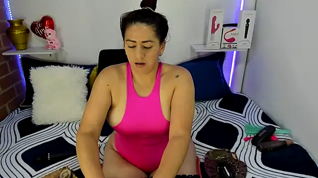 rukminilatin online show from 11-21-25, 05:17