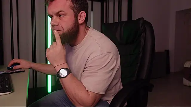 Snapshot of Tommy_Burnz chatting on 01-09-25, 03:26 Tommy Burnz online show from 01-09-25, 03:26