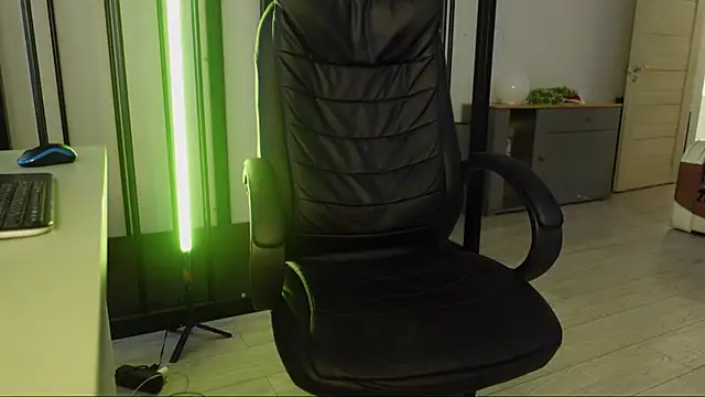 Snapshot of Tommy_Burnz chatting on 01-09-25, 09:37 Tommy Burnz online show from 01-09-25, 09:37