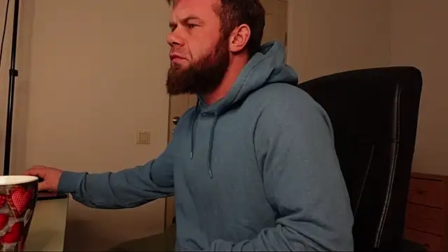 Snapshot of Tommy_Burnz chatting on 01-12-25, 02:35 Tommy Burnz online show from 01-12-25, 02:35