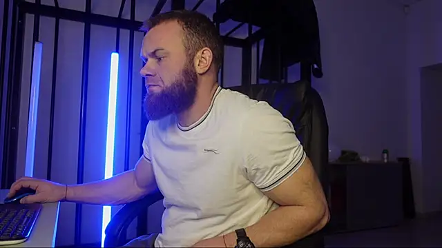 Snapshot of Tommy_Burnz chatting on 01-21-25, 08:41 Tommy Burnz online show from 01-21-25, 08:41