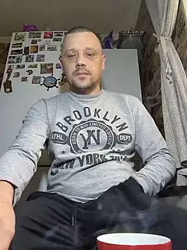 Snapshot of DanielOhCool chatting on 05-12-26, 12:35 DanielOhCool online show from 05-12-26, 12:35